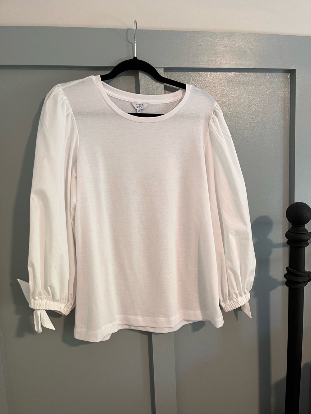 crown & ivy White Puff-Sleeve Long Sleeve Tee